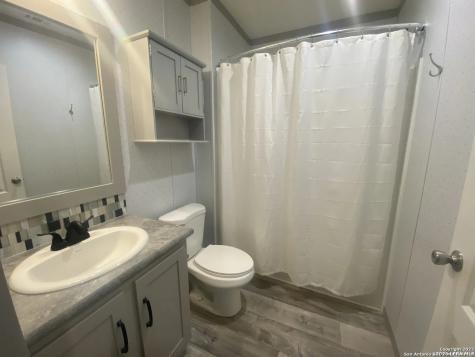 4406 Lost Hills Elmendorf TX 78112