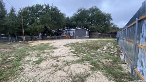 4406 Lost Hills Elmendorf TX 78112