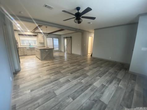 4406 Lost Hills Elmendorf TX 78112