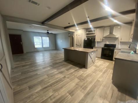 4406 Lost Hills Elmendorf TX 78112