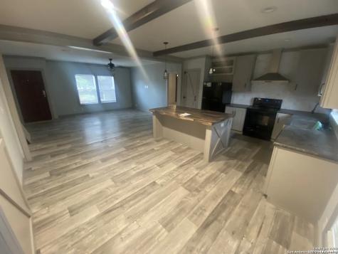 4406 Lost Hills Elmendorf TX 78112