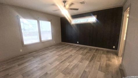4406 Lost Hills Elmendorf TX 78112