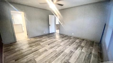 4406 Lost Hills Elmendorf TX 78112