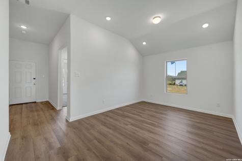 1177 Limestone Ridge Seguin TX 78155