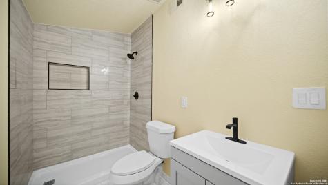 201 Lakeview Circle La Vernia TX 78121