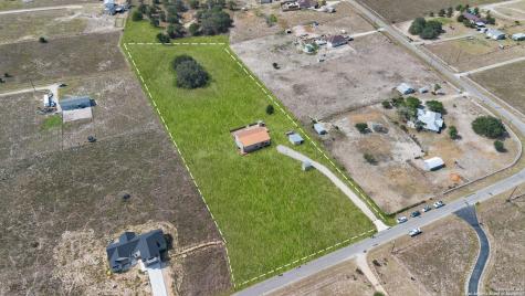 201 Lakeview Circle La Vernia TX 78121