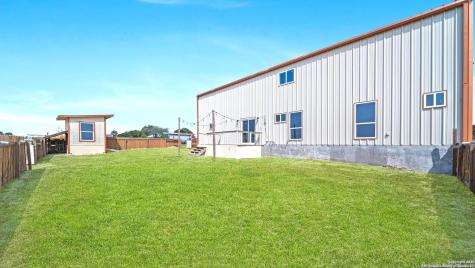 201 Lakeview Circle La Vernia TX 78121