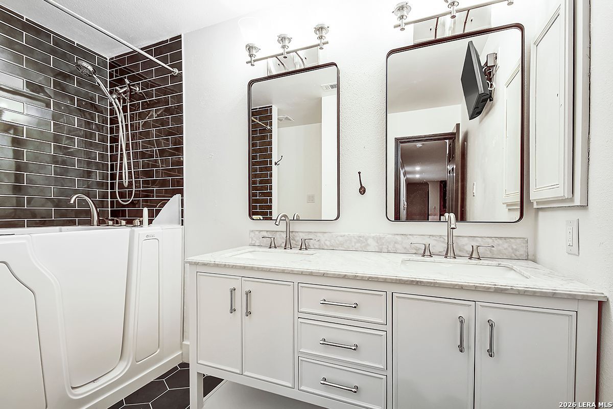 3914 Creek Rock San Antonio TX 78230