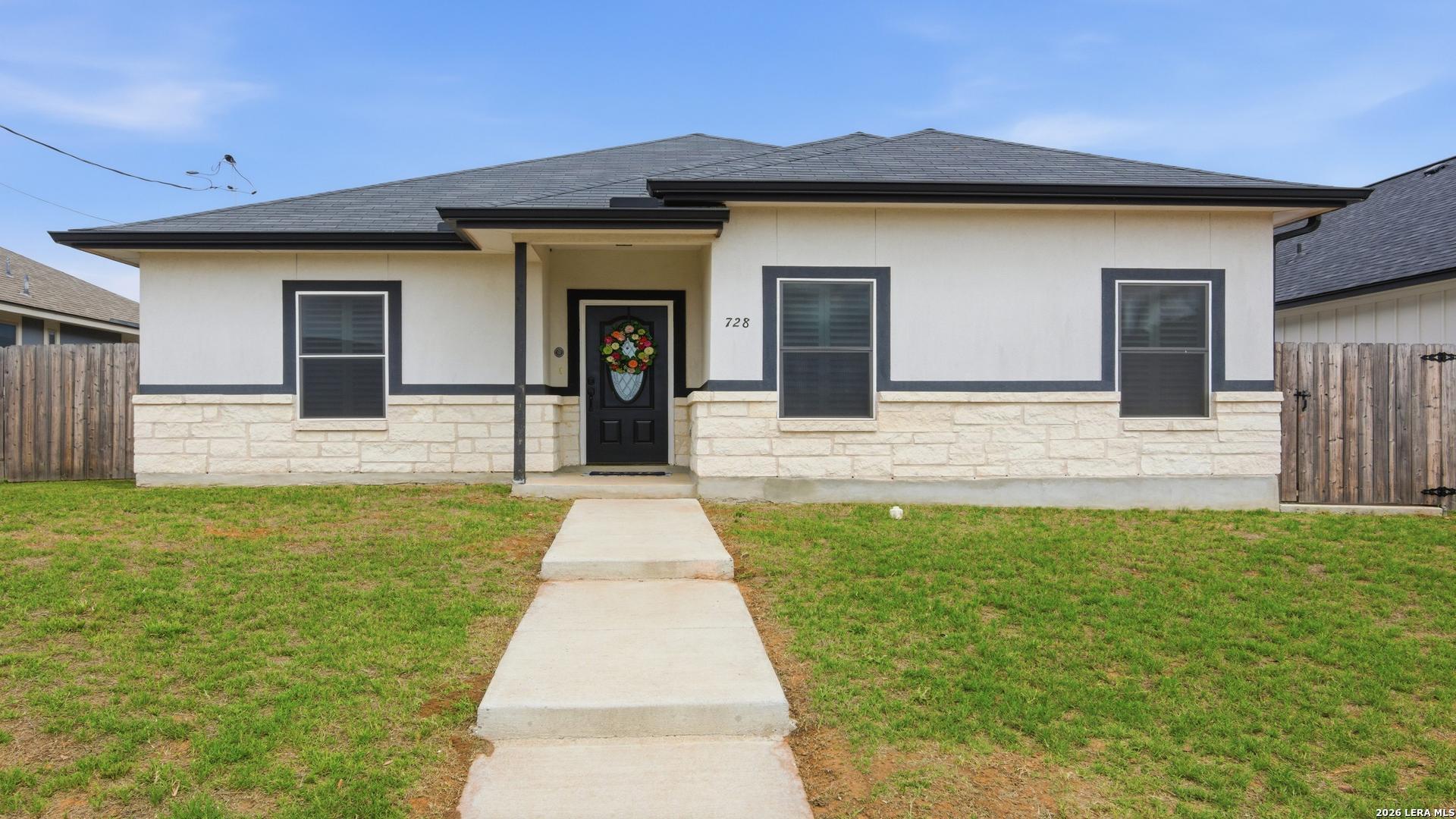 728 Crestview Floresville TX 78114