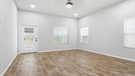 728 Crestview Floresville TX 78114