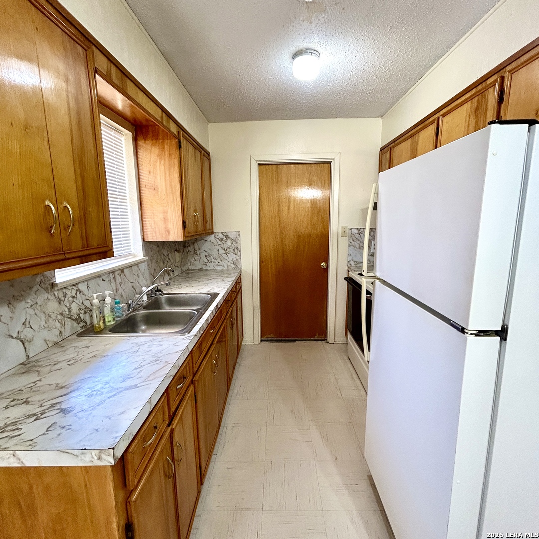 1215 W Crockett Beeville TX 78102