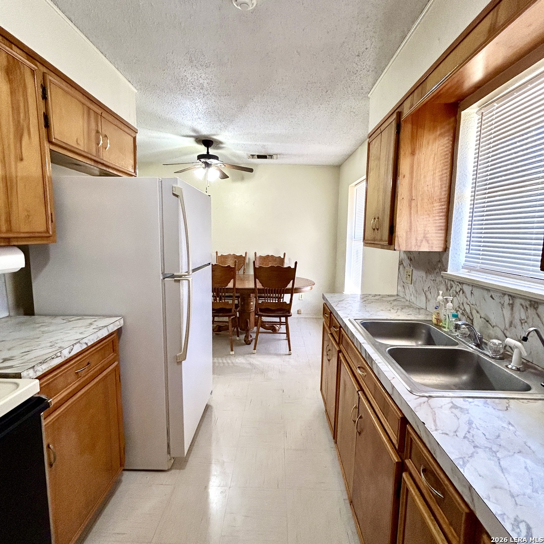 1215 W Crockett Beeville TX 78102