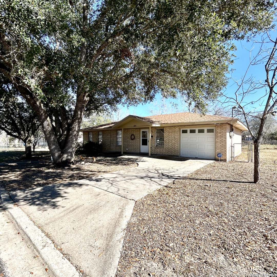 1215 W Crockett Beeville TX 78102