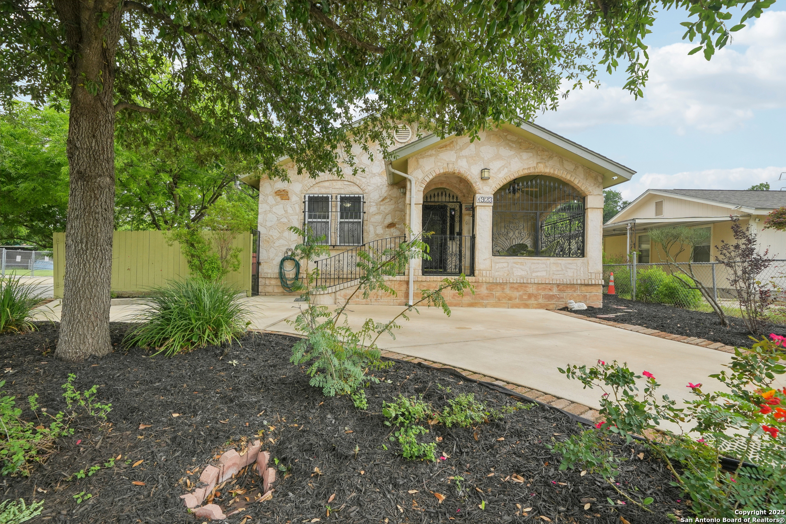 1923 W Pyron Avenue San Antonio TX 78211