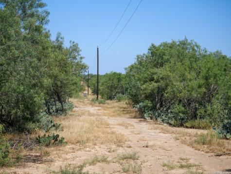 2822 Tomblin Road Bigfoot TX 78005