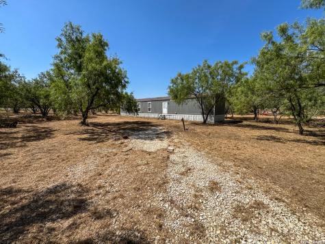 2822 Tomblin Road Bigfoot TX 78005