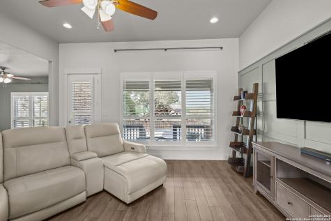 100 W Ashton Floresville TX 78114