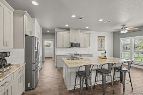 100 W Ashton Floresville TX 78114