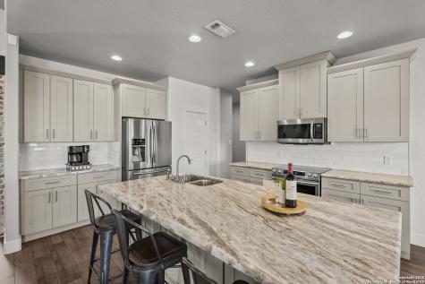 100 W Ashton Floresville TX 78114