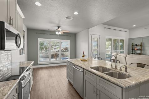 100 W Ashton Floresville TX 78114