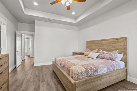 100 W Ashton Floresville TX 78114