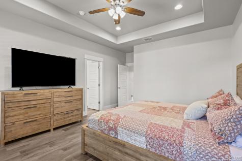 100 W Ashton Floresville TX 78114