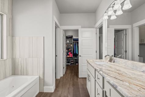 100 W Ashton Floresville TX 78114