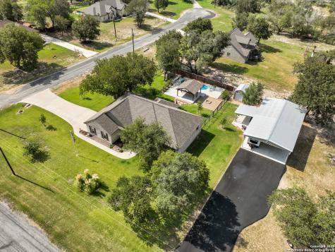 100 W Ashton Floresville TX 78114
