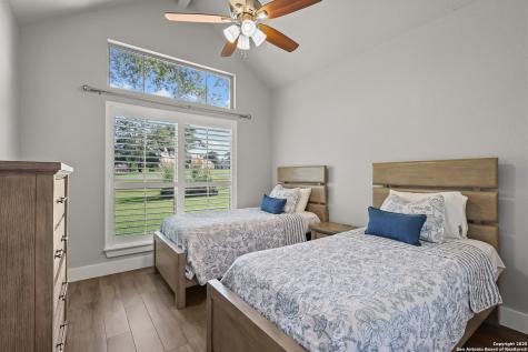 100 W Ashton Floresville TX 78114