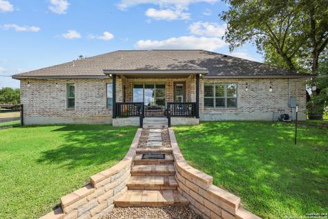 100 W Ashton Floresville TX 78114