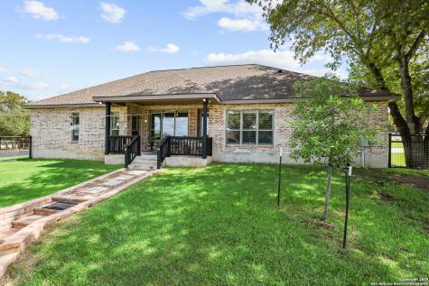 100 W Ashton Floresville TX 78114