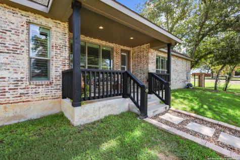100 W Ashton Floresville TX 78114