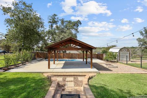 100 W Ashton Floresville TX 78114
