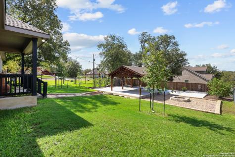 100 W Ashton Floresville TX 78114