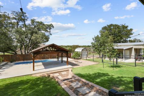 100 W Ashton Floresville TX 78114