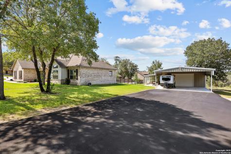 100 W Ashton Floresville TX 78114