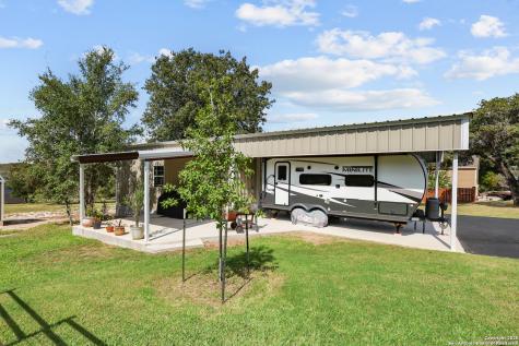100 W Ashton Floresville TX 78114