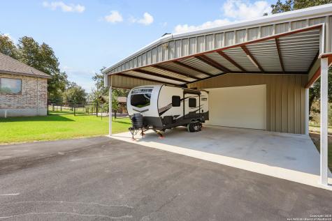 100 W Ashton Floresville TX 78114