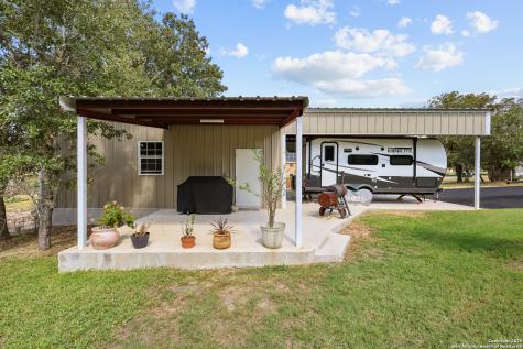 100 W Ashton Floresville TX 78114