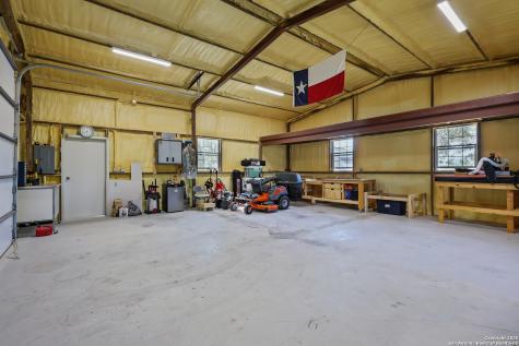 100 W Ashton Floresville TX 78114