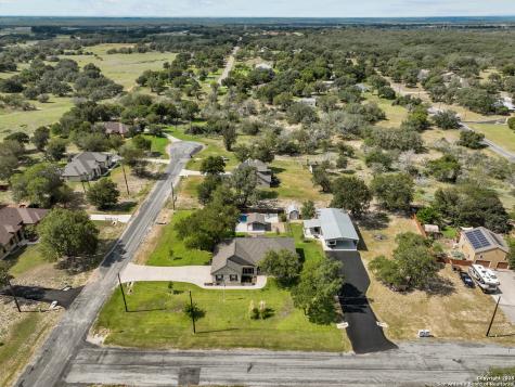 100 W Ashton Floresville TX 78114