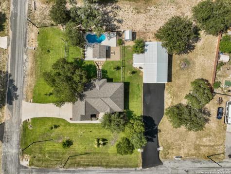 100 W Ashton Floresville TX 78114