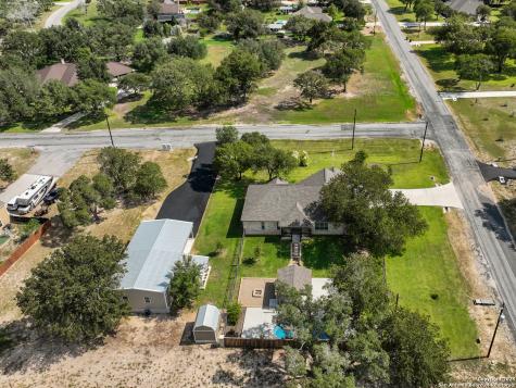 100 W Ashton Floresville TX 78114