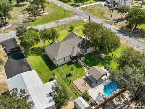 100 W Ashton Floresville TX 78114
