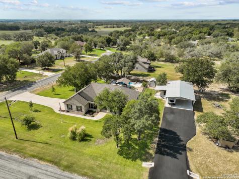 100 W Ashton Floresville TX 78114