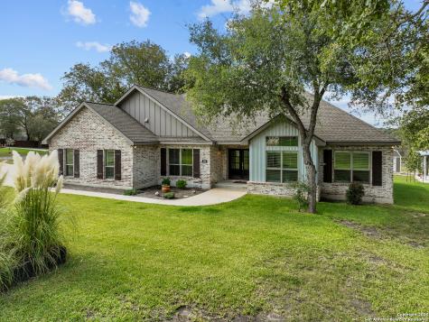 100 W Ashton Floresville TX 78114