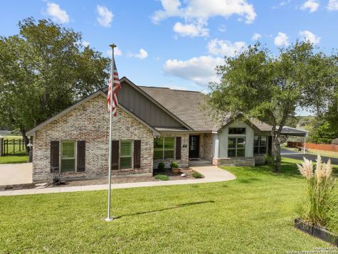 100 W Ashton Floresville TX 78114