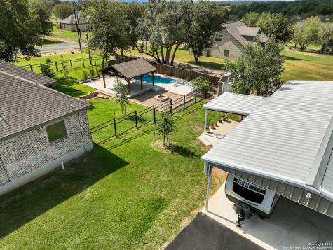 100 W Ashton Floresville TX 78114