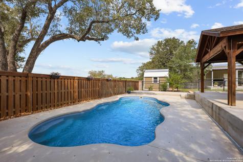 100 W Ashton Floresville TX 78114