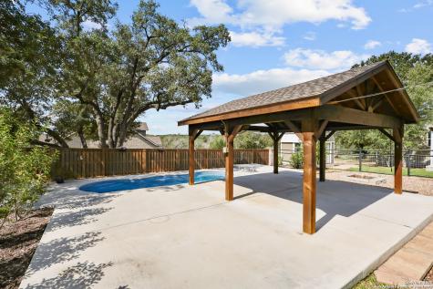 100 W Ashton Floresville TX 78114